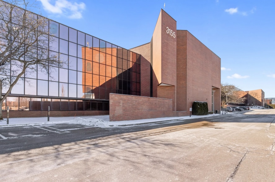3155 W big beaver Rd, Troy, MI for lease - Building Photo - Image 2 of 16