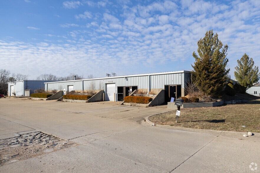 1 Vance Dr, O'Fallon, MO à louer - Photo du bâtiment - Image 3 de 3