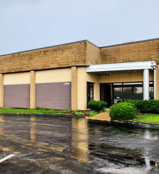 2466-2488 Old Dorsett Rd, Maryland Heights, MO à louer - Photo du bâtiment - Image 3 de 4