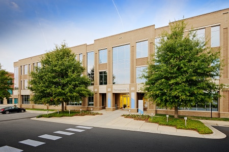 3436 Toringdon Way, Charlotte, NC à louer - Photo du bâtiment - Image 2 de 46