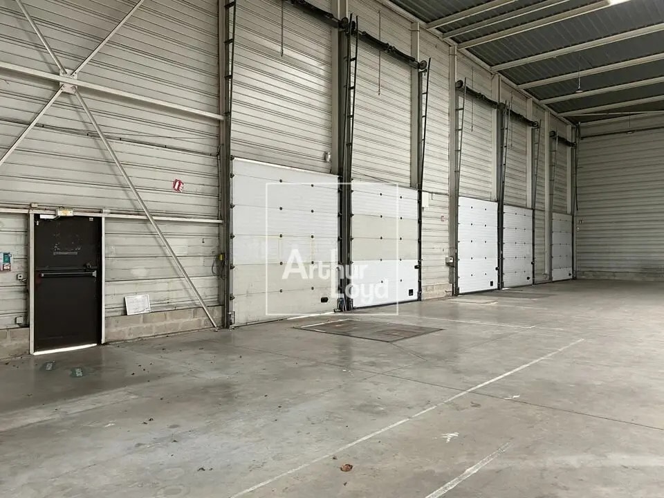 Flex in Lisses for lease Building Photo- Image 1 of 12