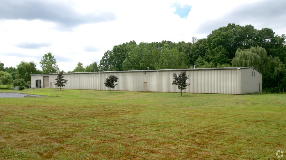 28 Britton Dr, Bloomfield, CT for sale - Building Photo - Image 3 of 4