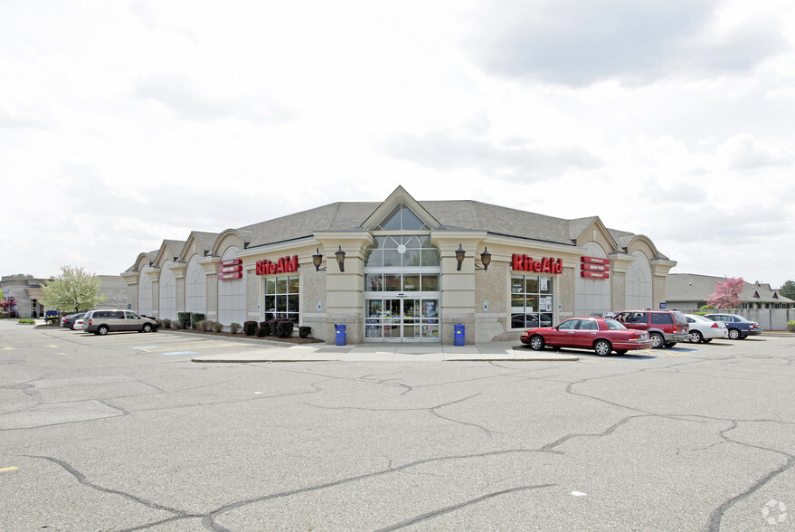 13500 19 Mile Rd, Sterling Heights, MI for lease - Building Photo - Image 1 of 4