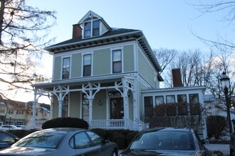 215 Fulton St, Geneva, IL à louer Photo du bâtiment- Image 1 de 15