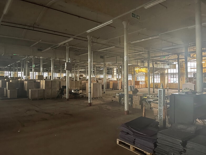 Fitton St, Oldham for lease - Interior Photo - Image 1 of 4