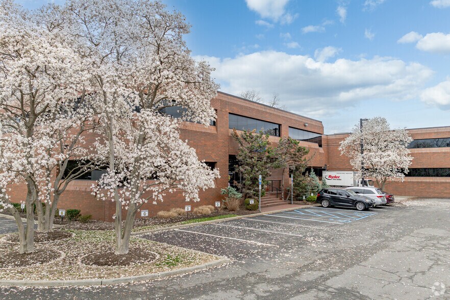 65-75 Kingsland Ave, Clifton, NJ à louer - Photo du bâtiment - Image 2 de 4