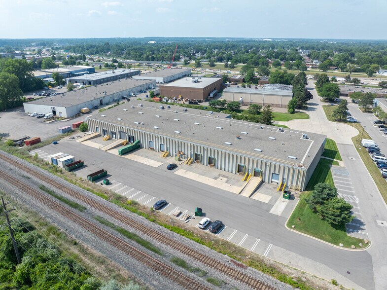 13115-13131 Waco Dr, Livonia, MI à louer - Aérien - Image 3 de 5
