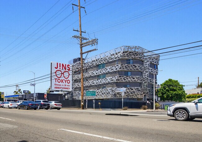 Plus de détails pour 2434 Lincoln Blvd, Venice, CA - Bureau à vendre