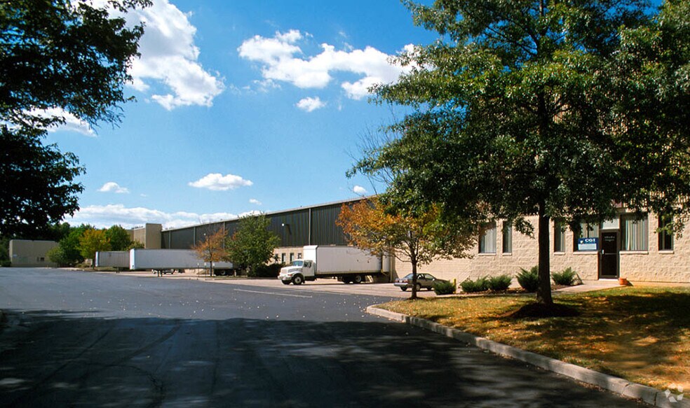 4650 Lake Forest Dr, Blue Ash, OH à louer - Photo du bâtiment - Image 2 de 2