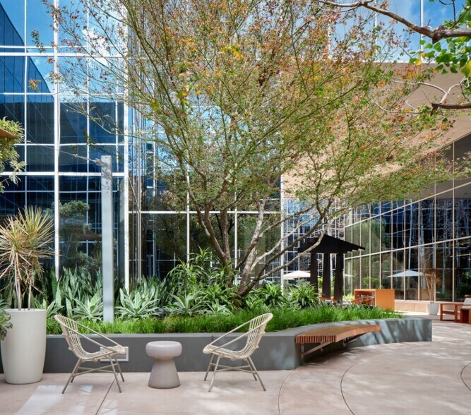 345 N Maple Dr, Beverly Hills, CA à louer - Photo du bâtiment - Image 2 de 7