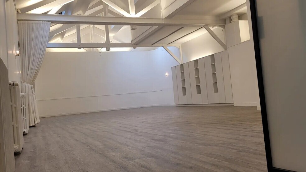 78 Ter Rue Laugier, Paris for lease - Interior Photo - Image 1 of 8