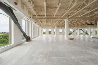 6485 Rue Doris-Lussier, Boisbriand, QC à louer Photo de construction- Image 2 de 5