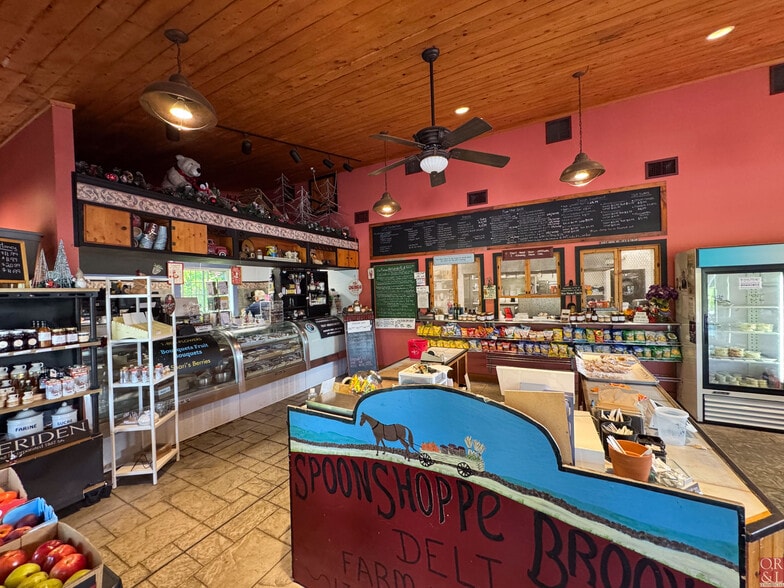 1320 E Main St, Meriden, CT à vendre - Photo du bâtiment - Image 3 de 28