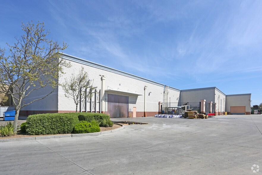 1750 W Olive Ave, Merced, CA à louer - Photo du bâtiment - Image 2 de 8