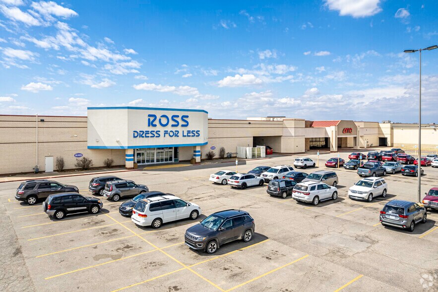 2259 S 9th St, Salina, KS à louer - Photo du bâtiment - Image 3 de 20