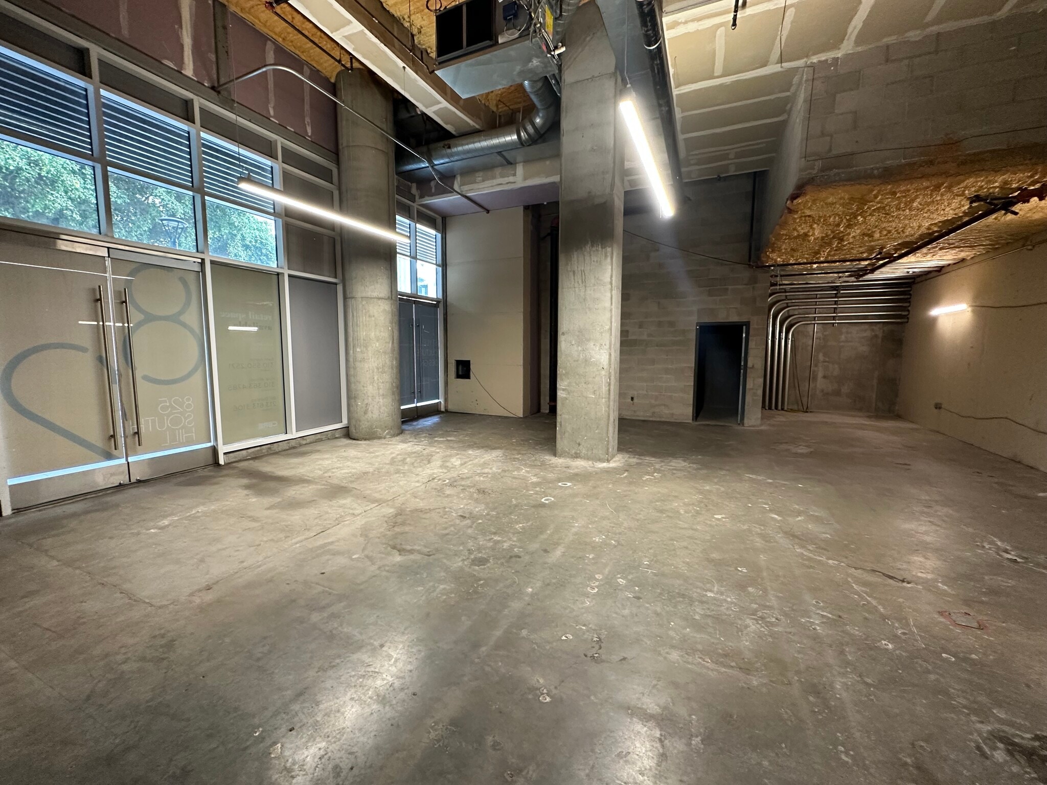 825 S Hill St, Los Angeles, CA for lease Interior Photo- Image 1 of 7