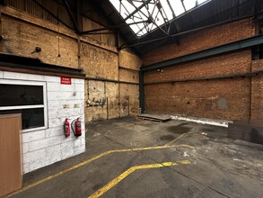 Dudley Central-Trading Est Shaw Rd, Dudley à louer Photo intérieure- Image 1 de 4