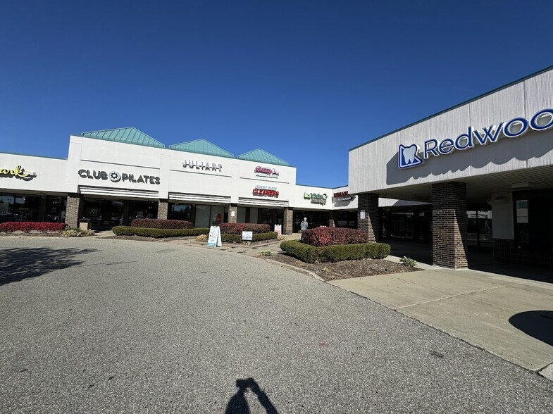 31-125 E Long Lake Rd, Troy, MI à louer - Photo du bâtiment - Image 3 de 8