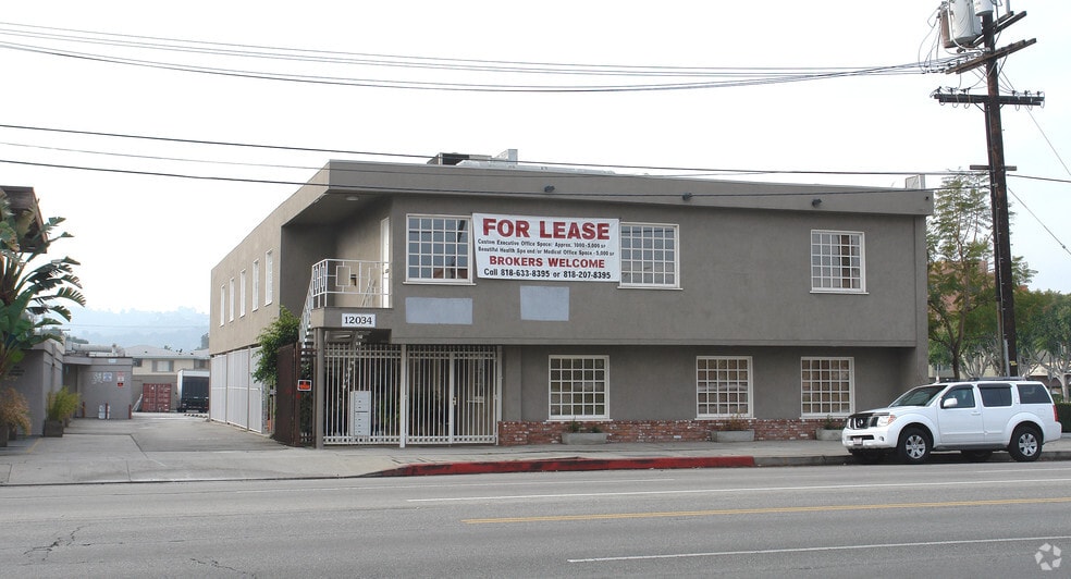 12034 Riverside Dr, Valley Village, CA for lease - Building Photo - Image 3 of 4