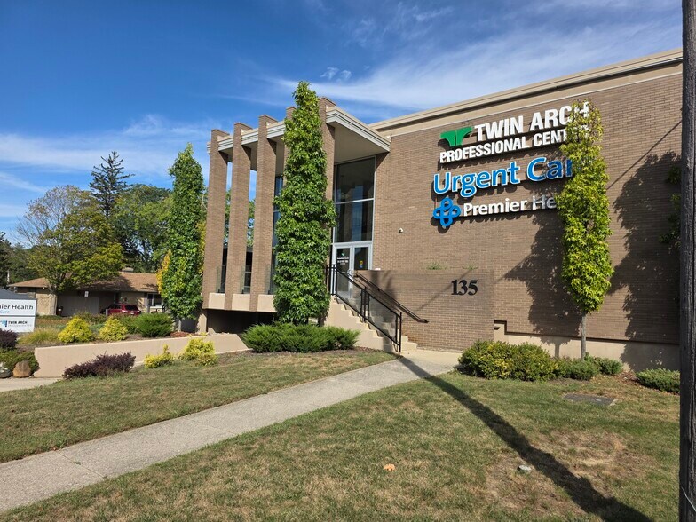 135 W Dorothy Ln, Kettering, OH à vendre - Photo du bâtiment - Image 1 de 19