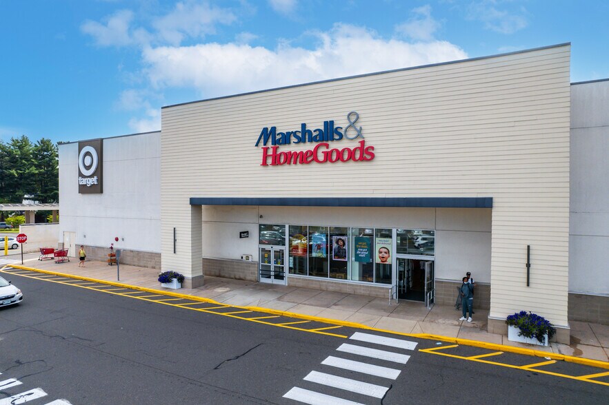 333 N Main St, West Hartford, CT à louer - Photo du bâtiment - Image 2 de 15