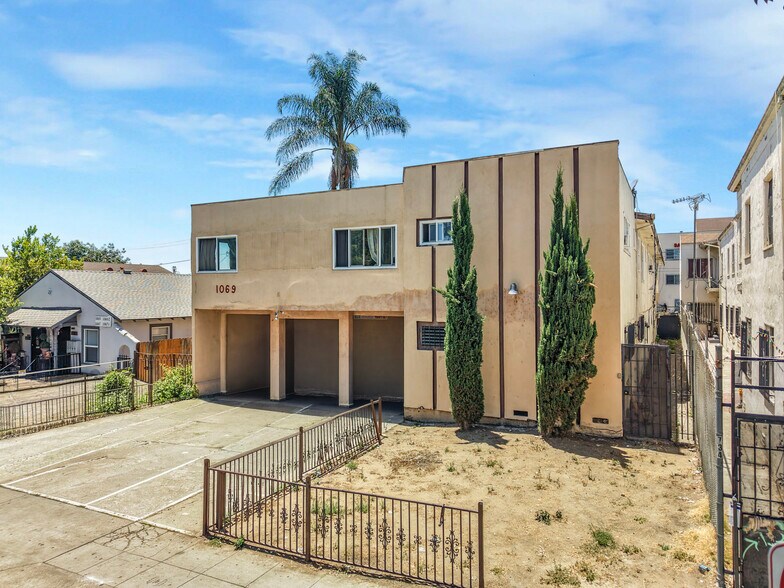 1069 N Oxford Ave, Los Angeles, CA à vendre - Photo du bâtiment - Image 2 de 22