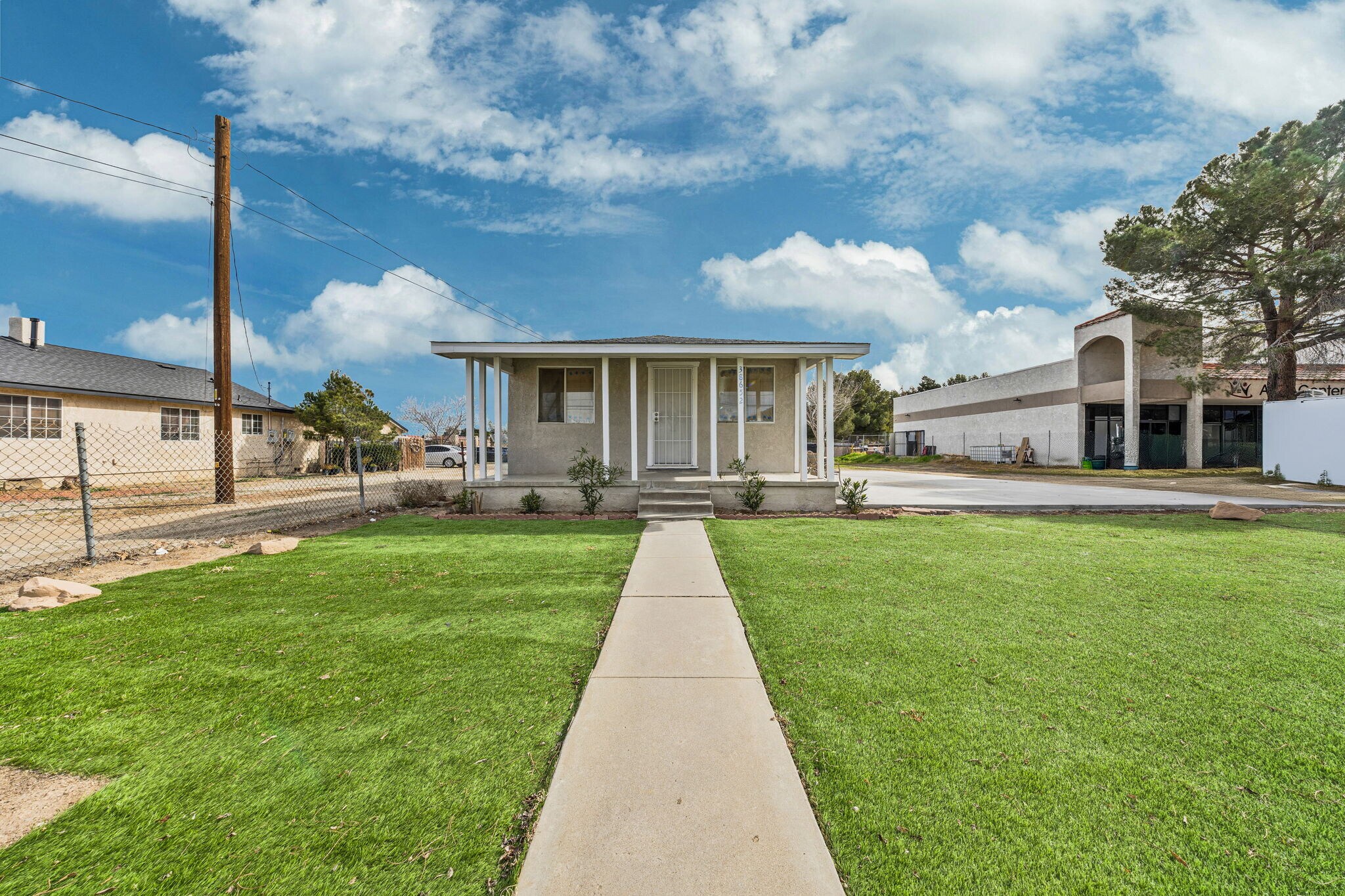 38652 9th St E, Palmdale, CA à louer Photo principale- Image 1 de 19