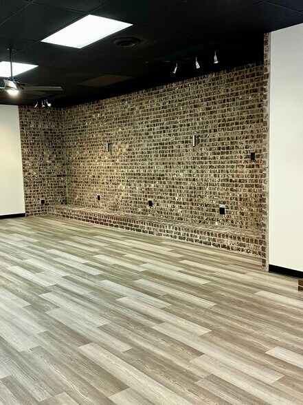 101 W Broadway St, Lenoir City, TN à louer - Photo intérieure - Image 3 de 7