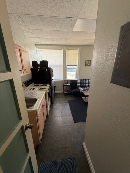 25 Hartford St, Rumford, ME à vendre - Photo du bâtiment - Image 3 de 28