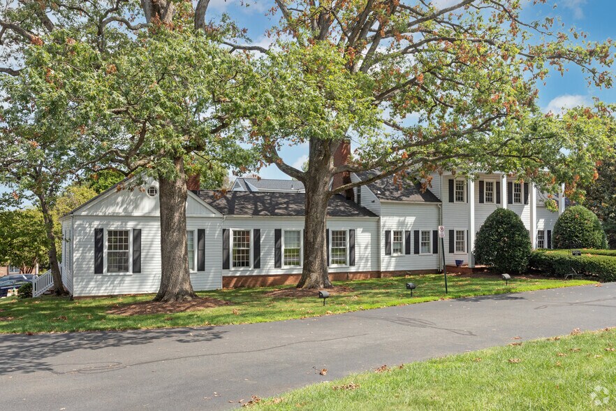 11718 Bowman Green Dr, Reston, VA à louer - Photo du bâtiment - Image 2 de 5