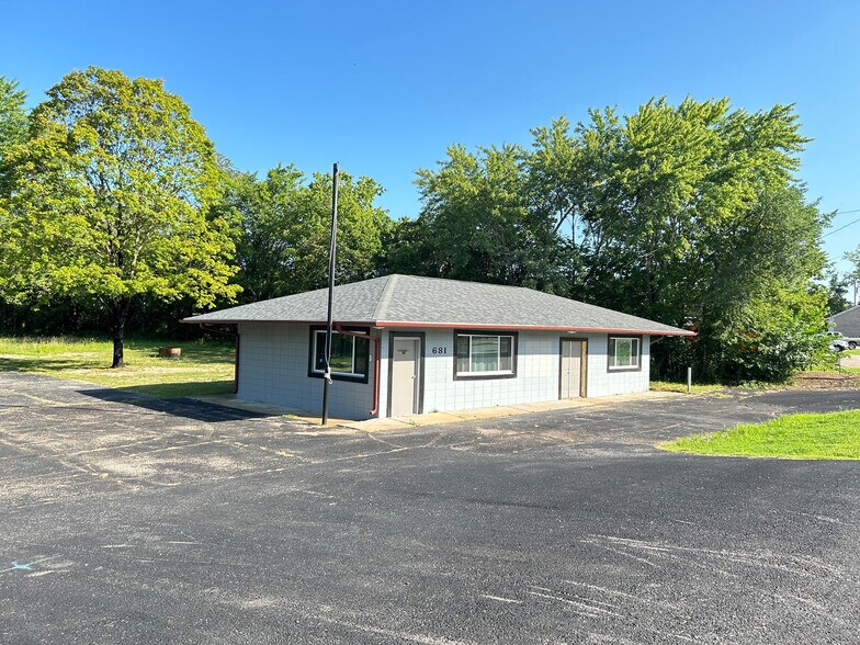 681 Ash Flat Dr, Ash Flat, AR à vendre - Photo du bâtiment - Image 1 de 42