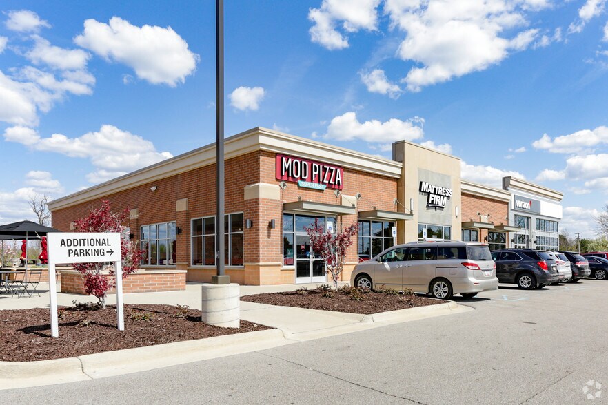 8565 W Grand River Ave, Brighton, MI for lease - Building Photo - Image 1 of 8