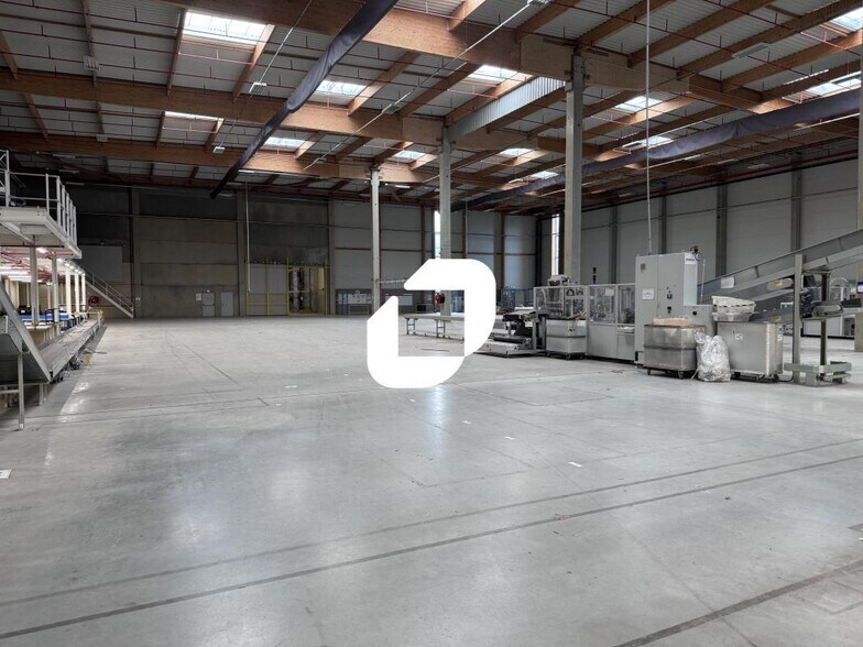 Industrial in Hem for lease - Interior Photo - Image 3 of 12