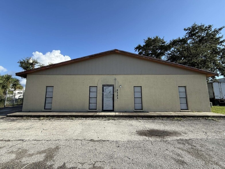 2123 Whitfield Park Ave, Sarasota, FL for sale - Building Photo - Image 3 of 4