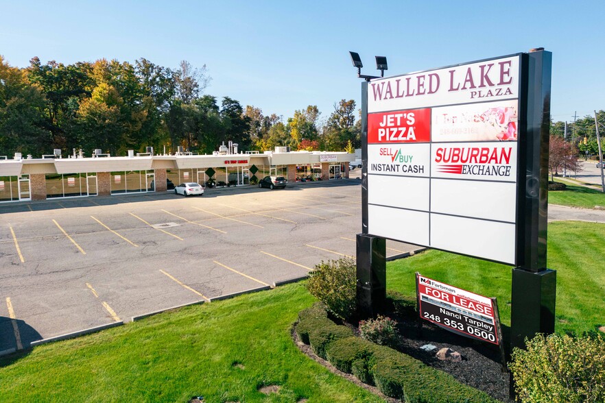 1110-1126 N Pontiac Trail, Walled Lake, MI for lease - Building Photo - Image 2 of 23