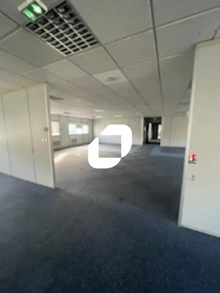 Office in Meylan for lease - Interior Photo - Image 2 of 9