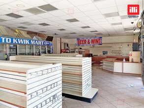 21355 Sherman Way, Canoga Park, CA à louer Photo intérieure- Image 1 de 5