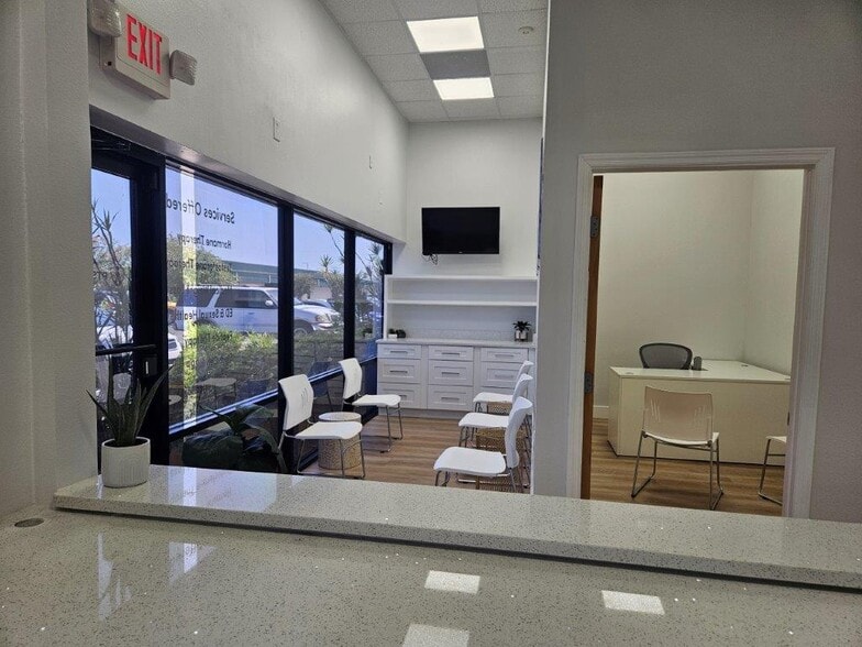 12615 Race Track Rd, Tampa, FL for lease - Interior Photo - Image 2 of 9