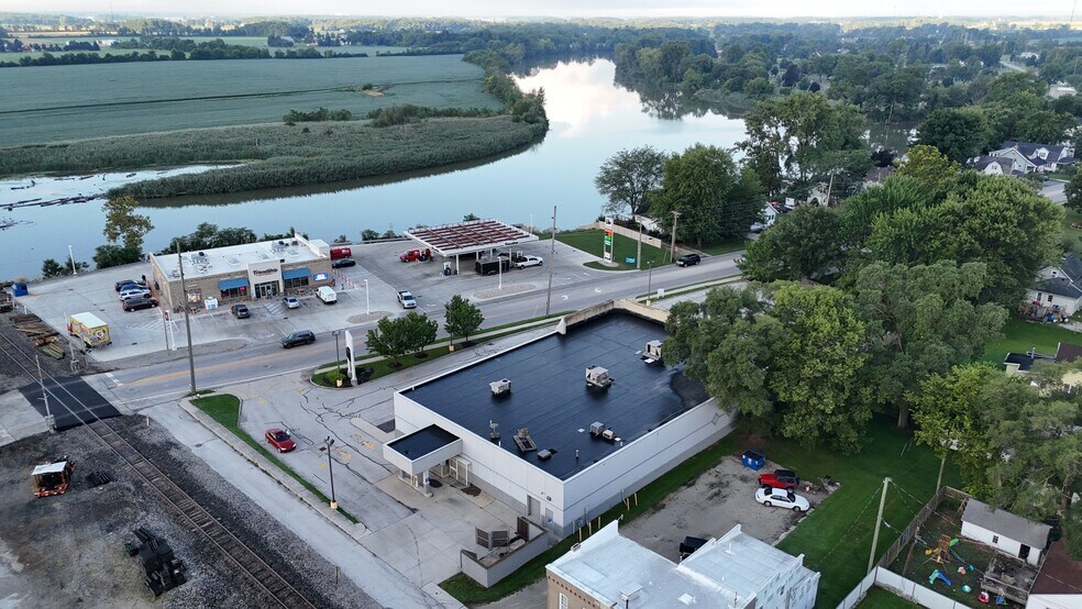 306 W Water St, Oak Harbor, OH à vendre - Photo du bâtiment - Image 2 de 12