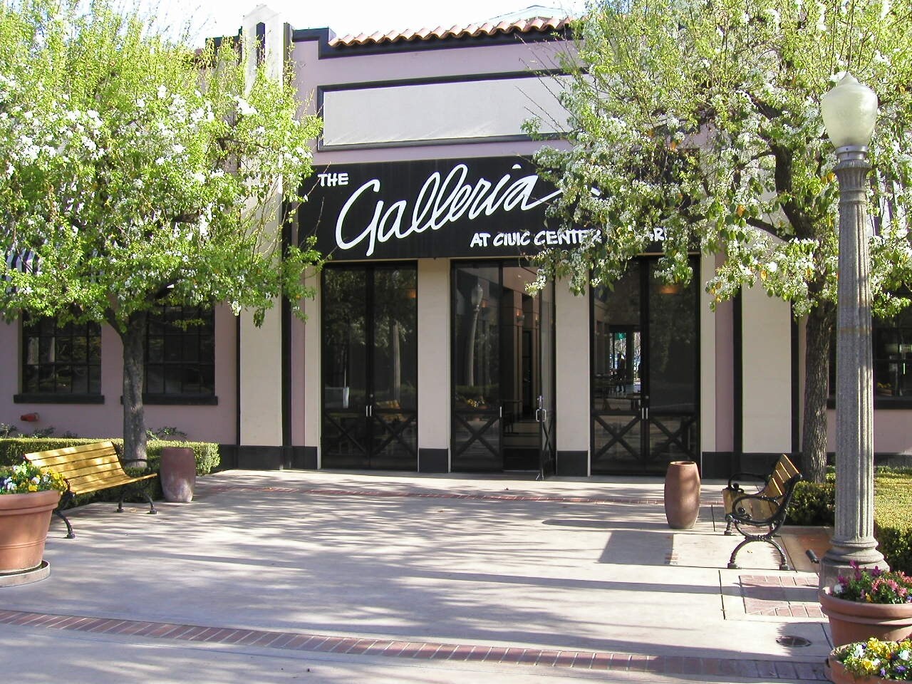 2405 Capitol St, Fresno, CA for lease Building Photo- Image 1 of 8