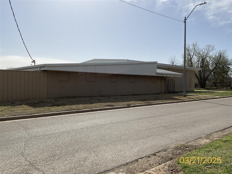 2003 SW 13th St, Oklahoma City, OK à vendre - Photo du bâtiment - Image 2 de 2