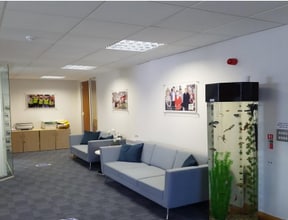 2 De Havilland Dr, Liverpool à louer Photo du bâtiment- Image 1 de 5