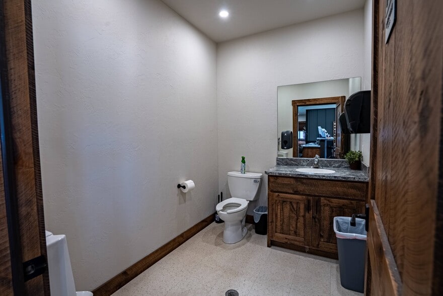 280 Great Northern Rd, Bonners Ferry, ID à vendre - Photo du bâtiment - Image 3 de 13