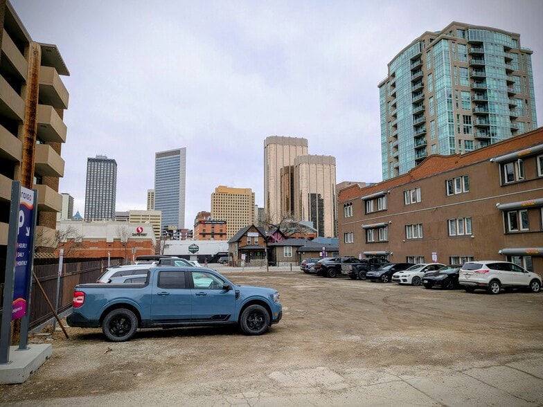 807 12 Avenue SW, Calgary, AB for sale - Building Photo - Image 2 of 5