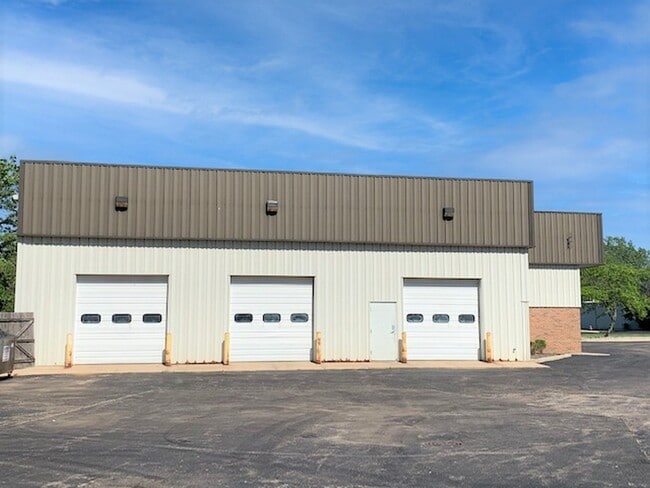 More details for 2200-2205 Tech Ct, Woodstock, IL - Industrial for Lease