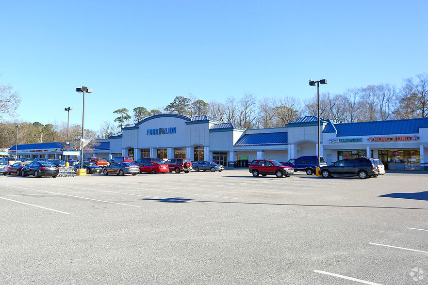 300-330 Oyster Point Rd, Newport News, VA for lease - Building Photo - Image 1 of 11