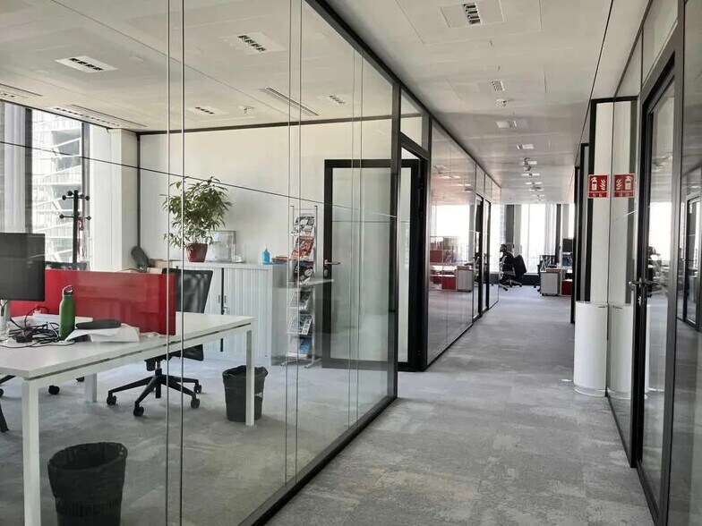 16 Place De L'Iris, Courbevoie à louer - Photo intérieure - Image 2 de 9