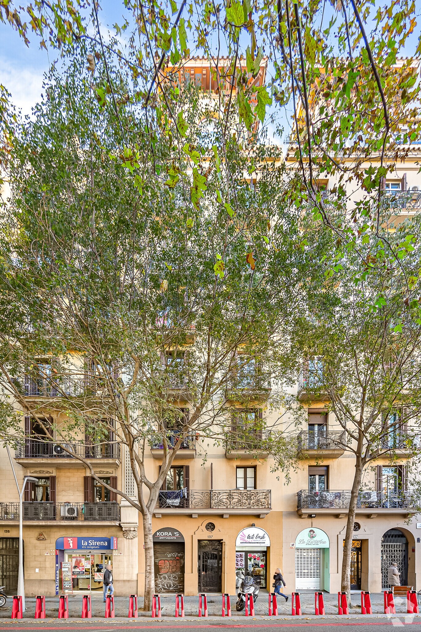 Multifamily in Barcelona, Barcelona for sale Primary Photo- Image 1 of 3