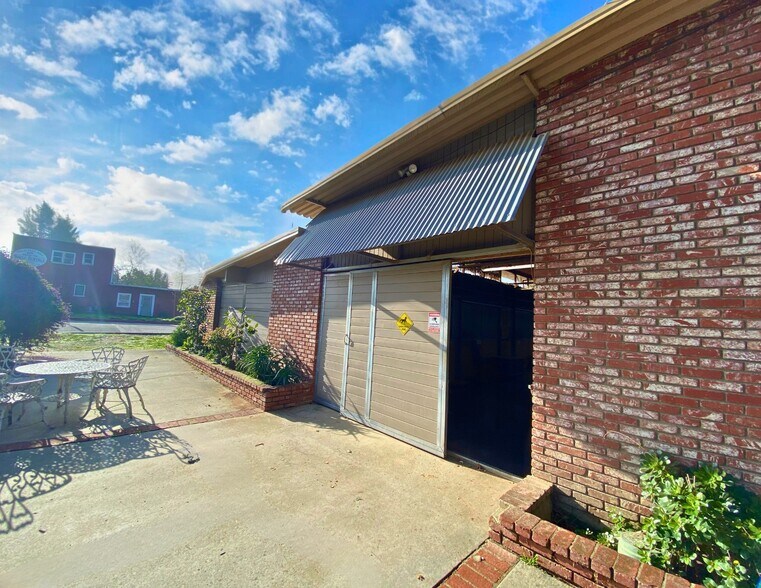 1830 Riverside Dr, Glendale, CA à vendre - Photo du bâtiment - Image 2 de 19