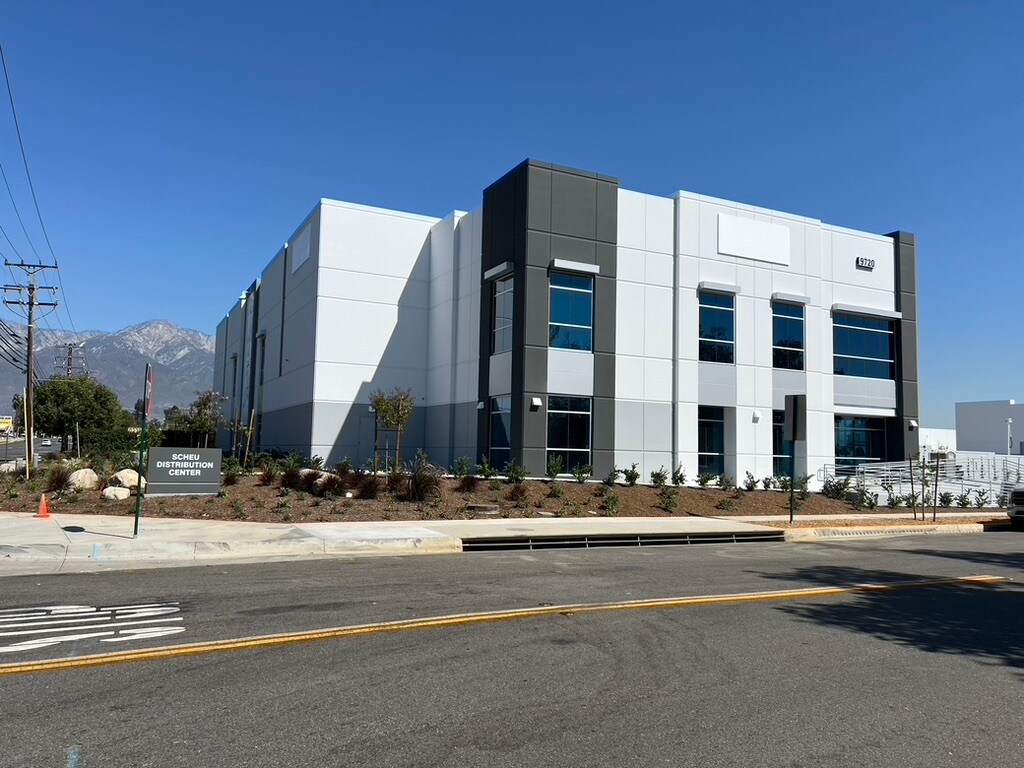 9863 Acacia St, Rancho Cucamonga, CA à louer Photo du bâtiment- Image 1 de 11